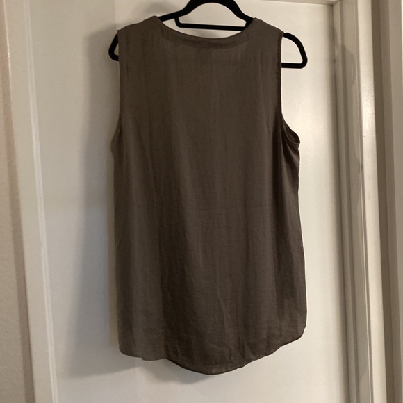 Beautiful Cabi Olive blouse - Picture 7 of 9